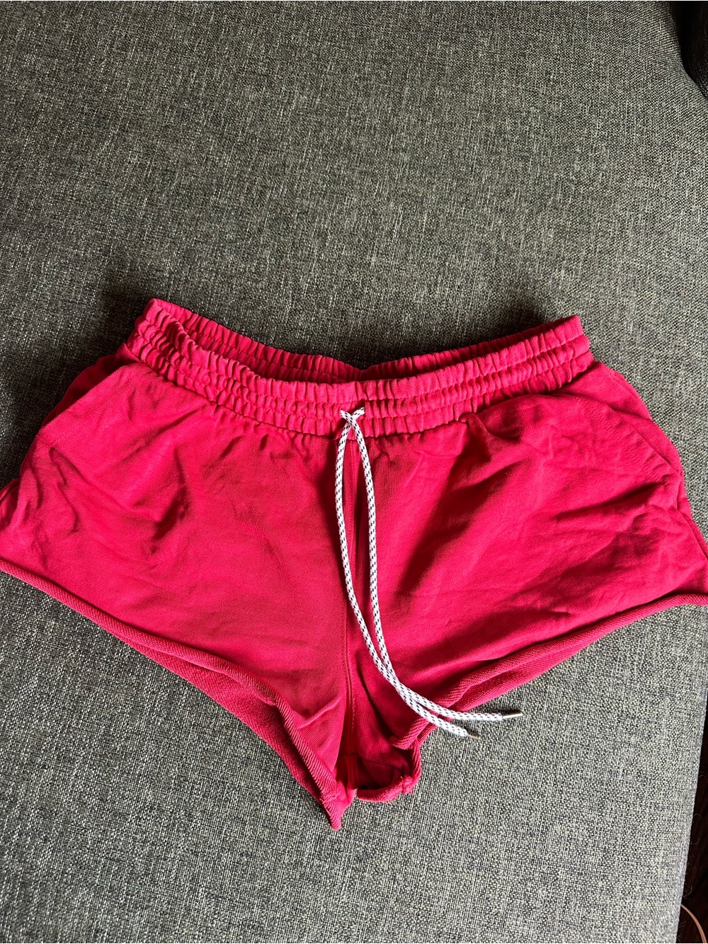 parke red shorts, Size L